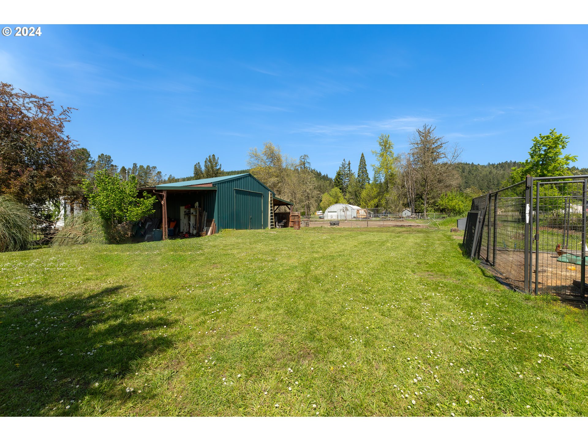 215 Northside Road Sutherlin, OR 97479 - Photo 25 of 40 a view of a backyard