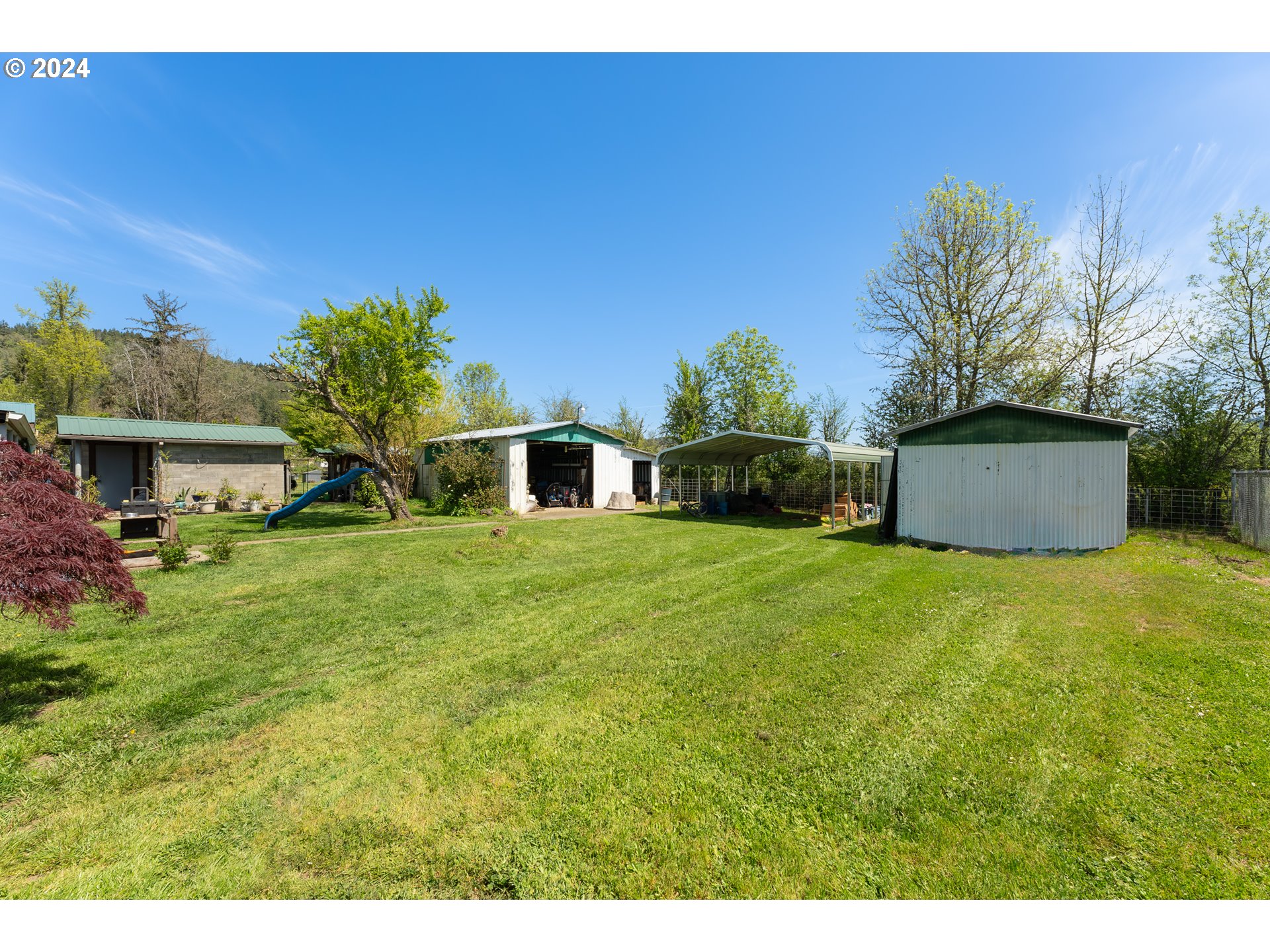 215 Northside Road Sutherlin, OR 97479 - Photo 26 of 40 a front view of a house with a garden