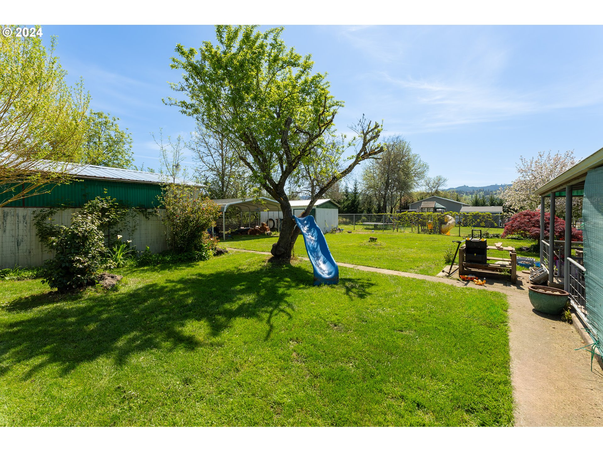 215 Northside Road Sutherlin, OR 97479 - Photo 33 of 40 a view of a park with large trees