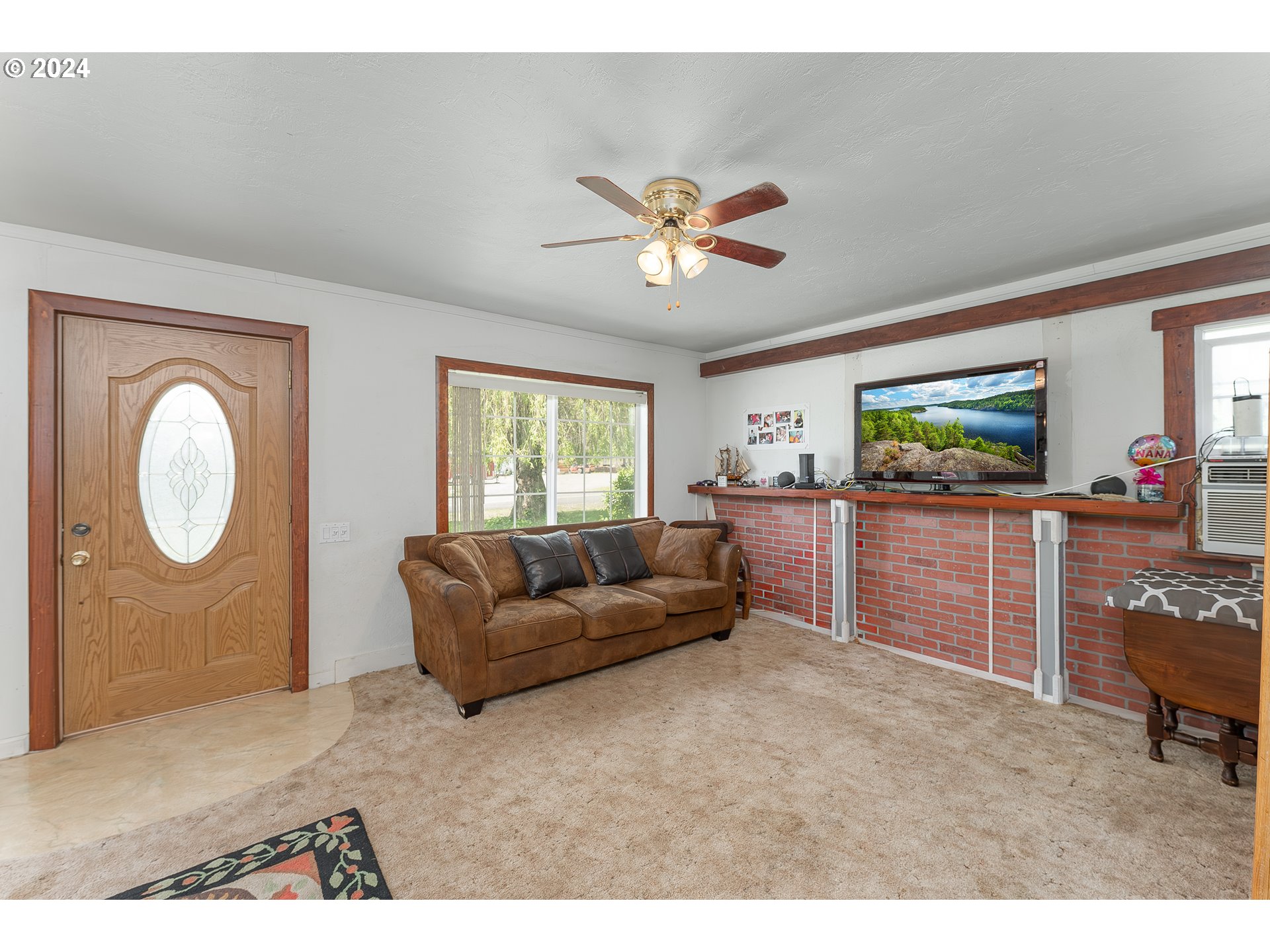 215 Northside Road Sutherlin, OR 97479 - Photo 10 of 40 a living room with furniture a flat screen tv and a window
