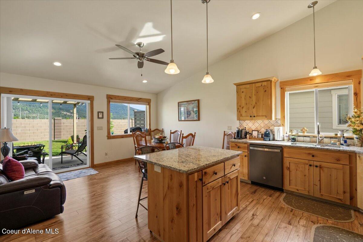 7881 West Kayak Court Rathdrum, ID 83858 - Photo 13 of 42 13-Kitchen