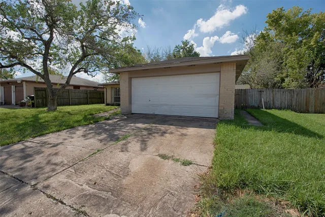a view of a house with a yard and garage