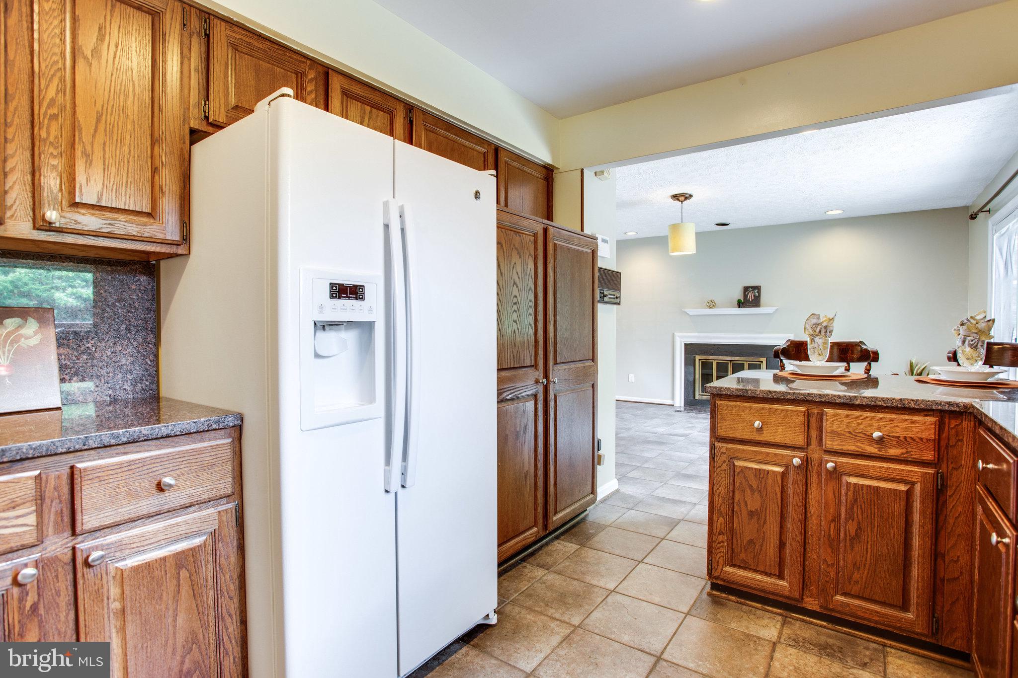 1211 Summit Road McLean, VA 22101 - Photo 11 of 50 Extensive Cabinetry