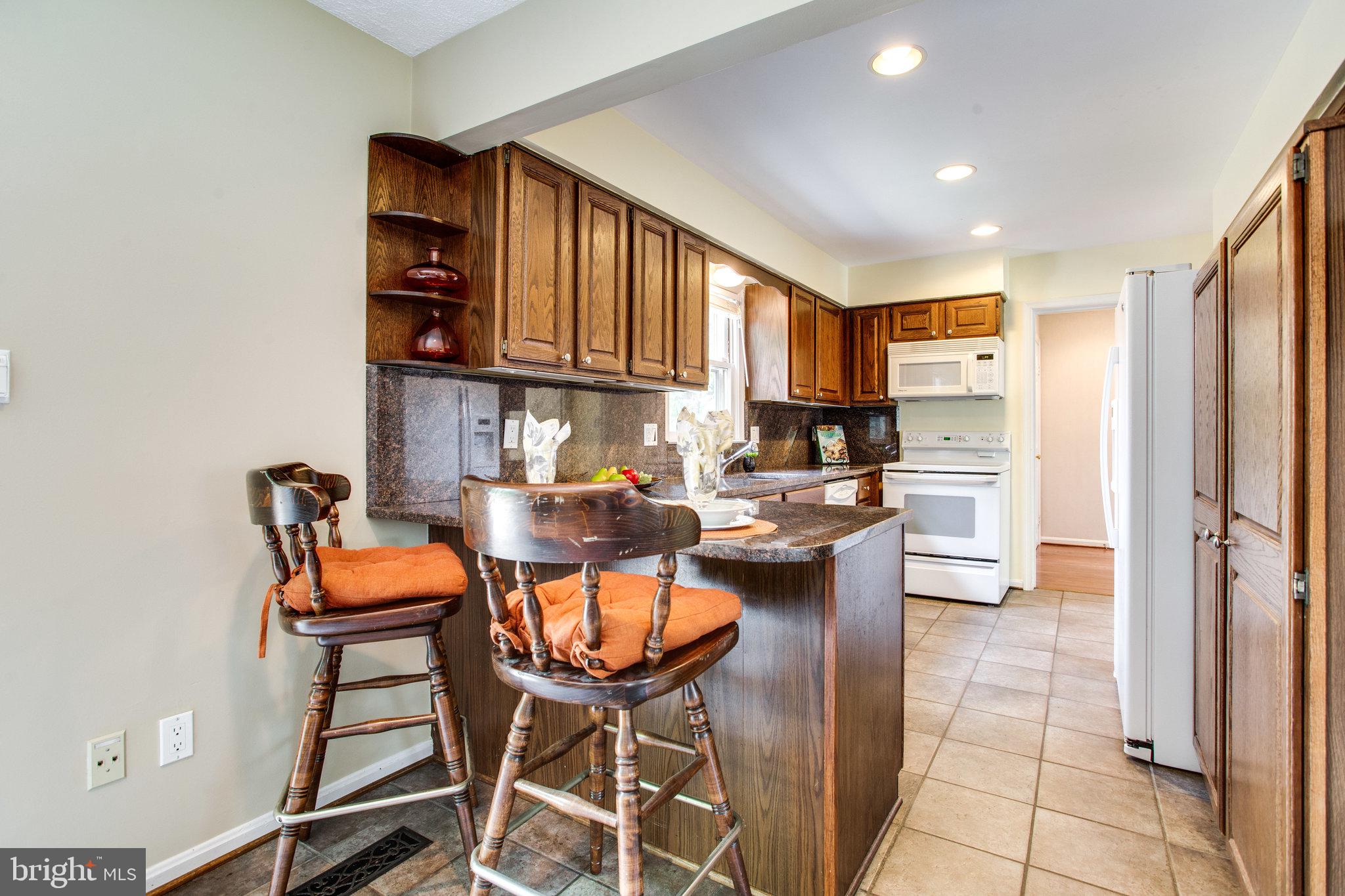 1211 Summit Road McLean, VA 22101 - Photo 13 of 50 Kitchen Peninsula with Seating