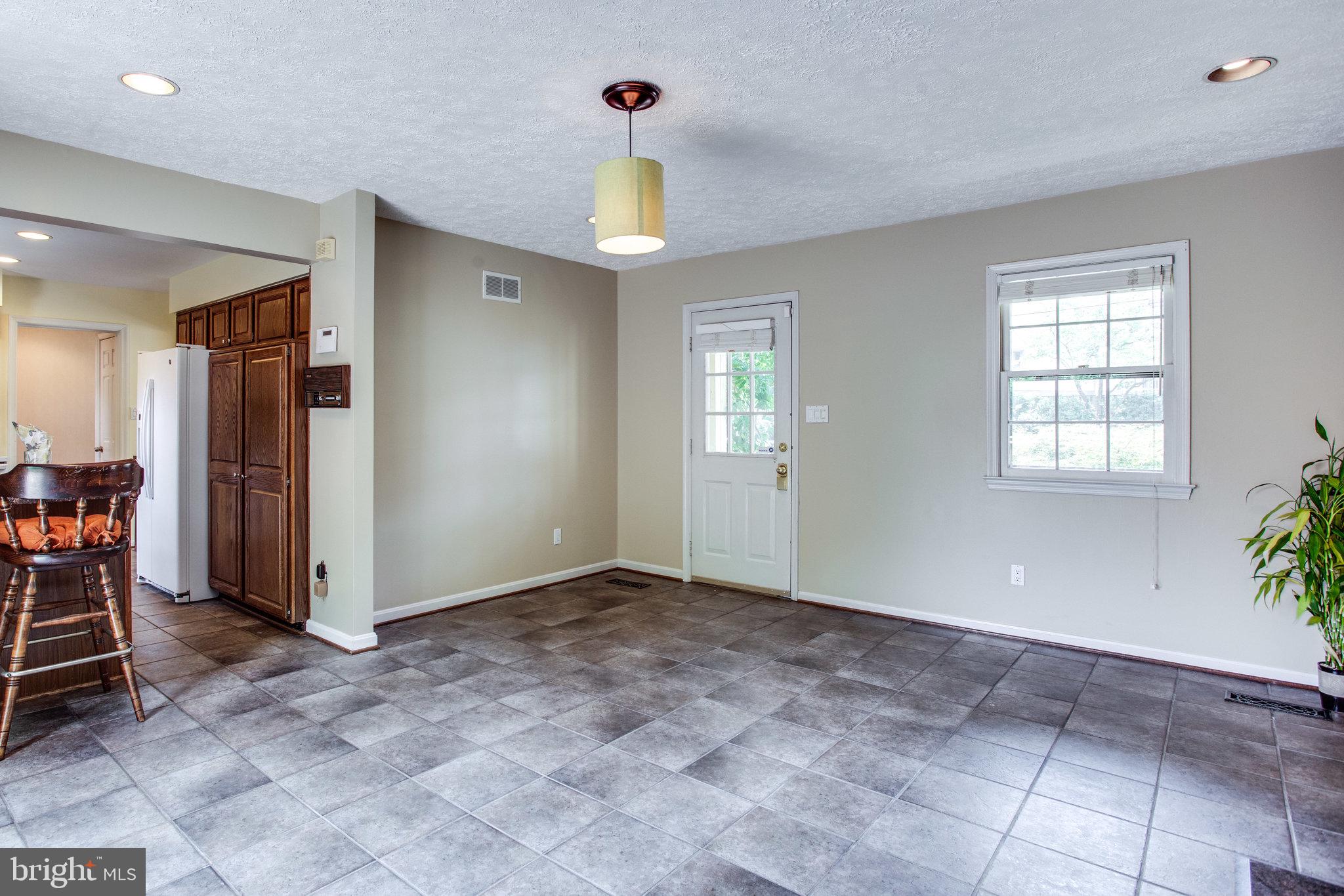 1211 Summit Road McLean, VA 22101 - Photo 14 of 50 Family Room