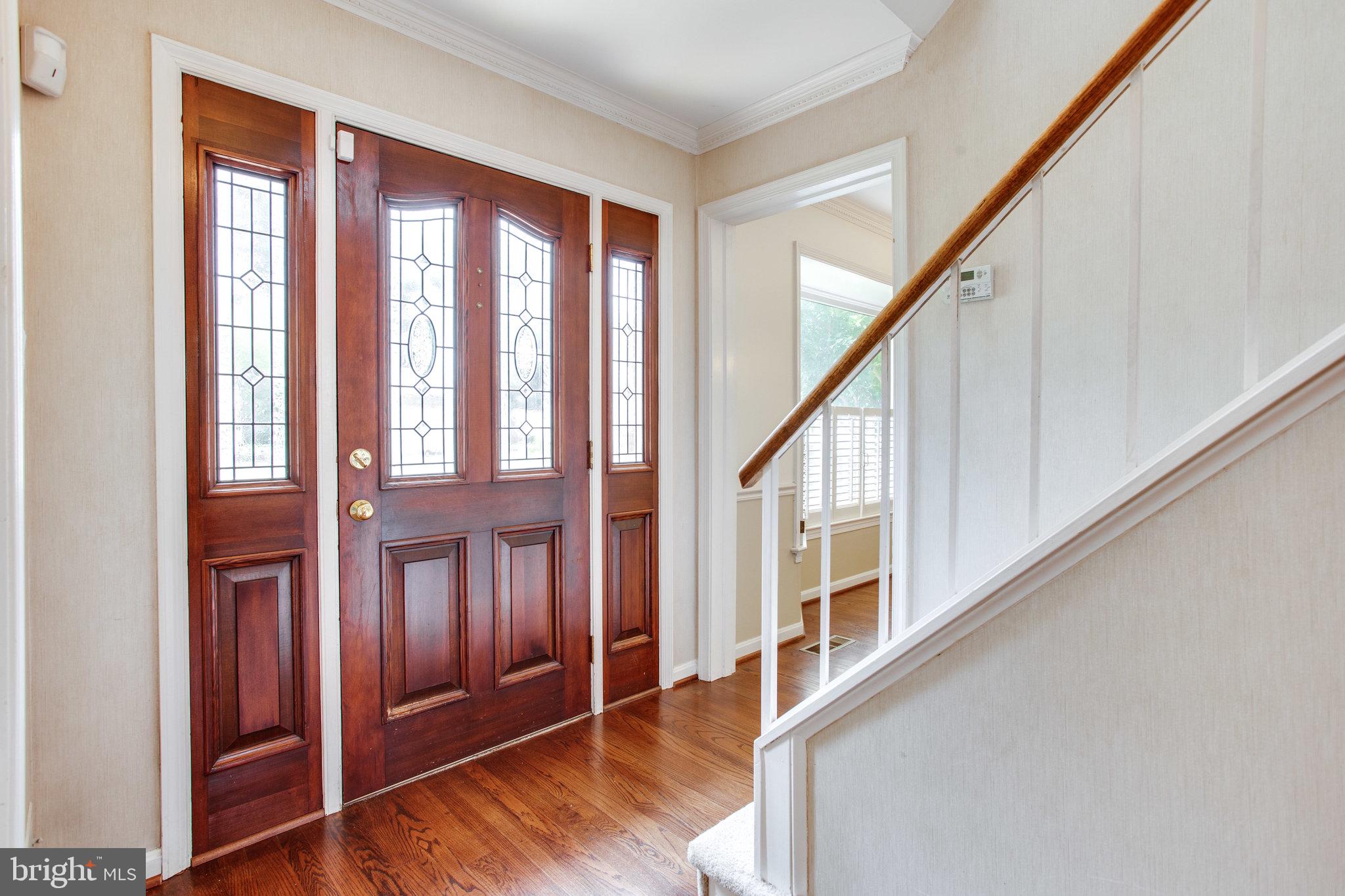 1211 Summit Road McLean, VA 22101 - Photo 3 of 50 Bright Entry Foyer