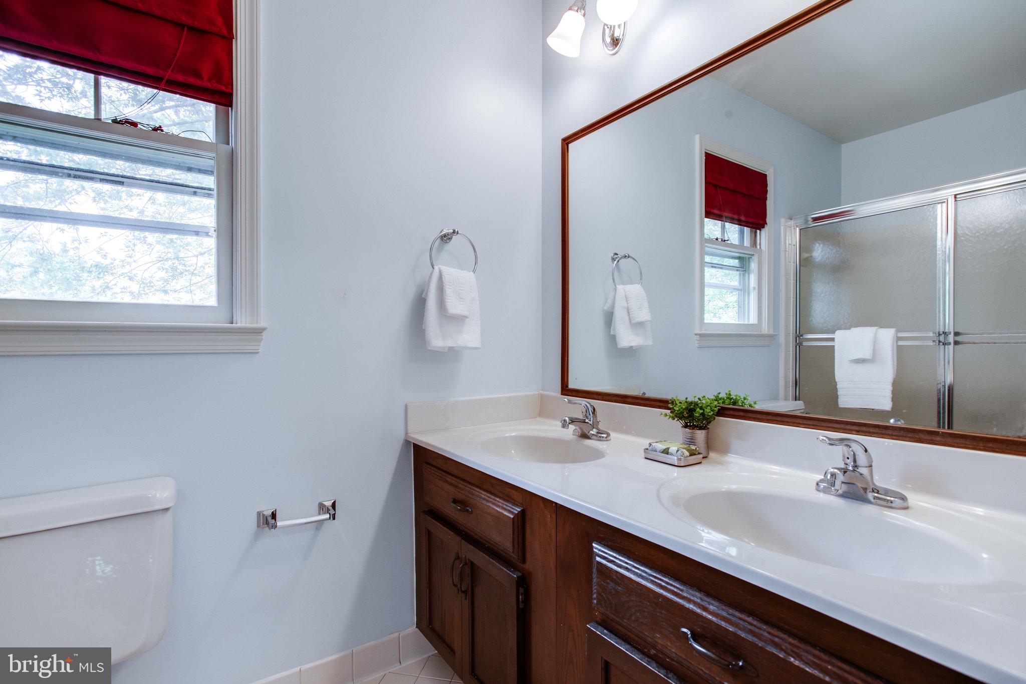 1211 Summit Road McLean, VA 22101 - Photo 31 of 50 Full Hall Bath