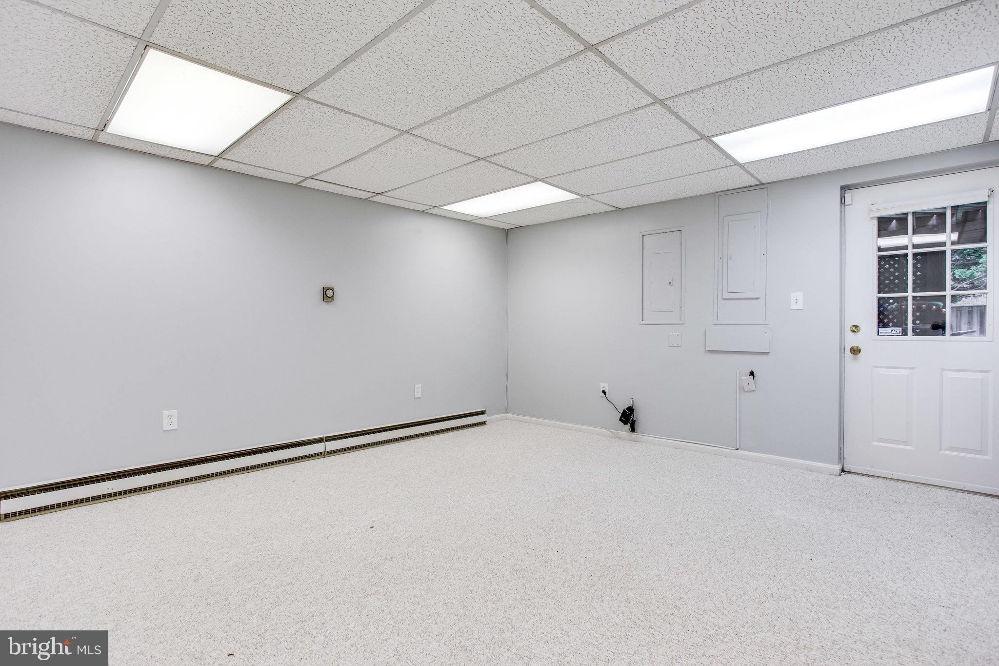 1211 Summit Road McLean, VA 22101 - Photo 37 of 50 Direct Outside Access