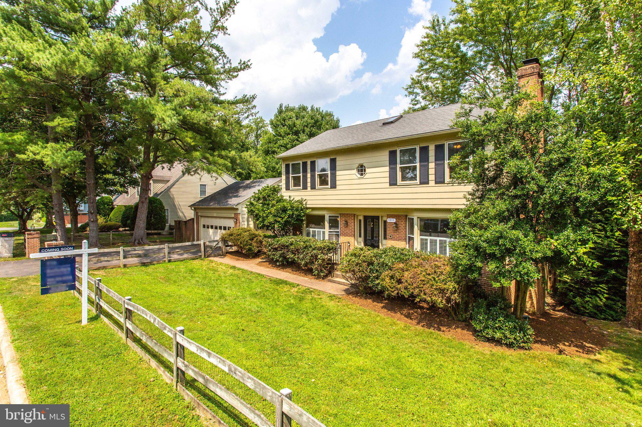 1211 Summit Road McLean, VA 22101 - Photo 49 of 50 Full Fenced Corner Lot