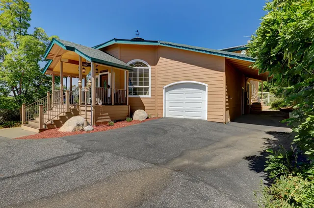 a sign that is sitting in a tree