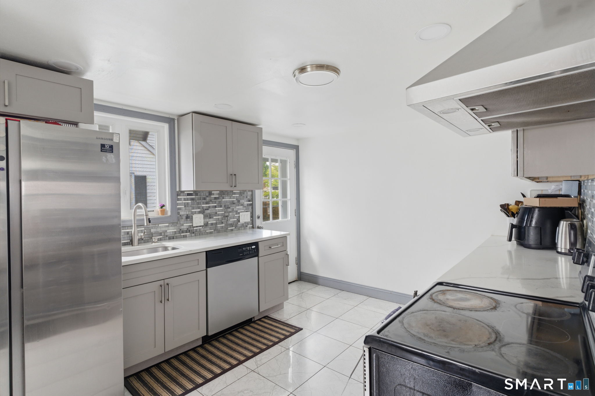 64 McKinley Street Manchester, CT 06040 - Photo 5 of 36