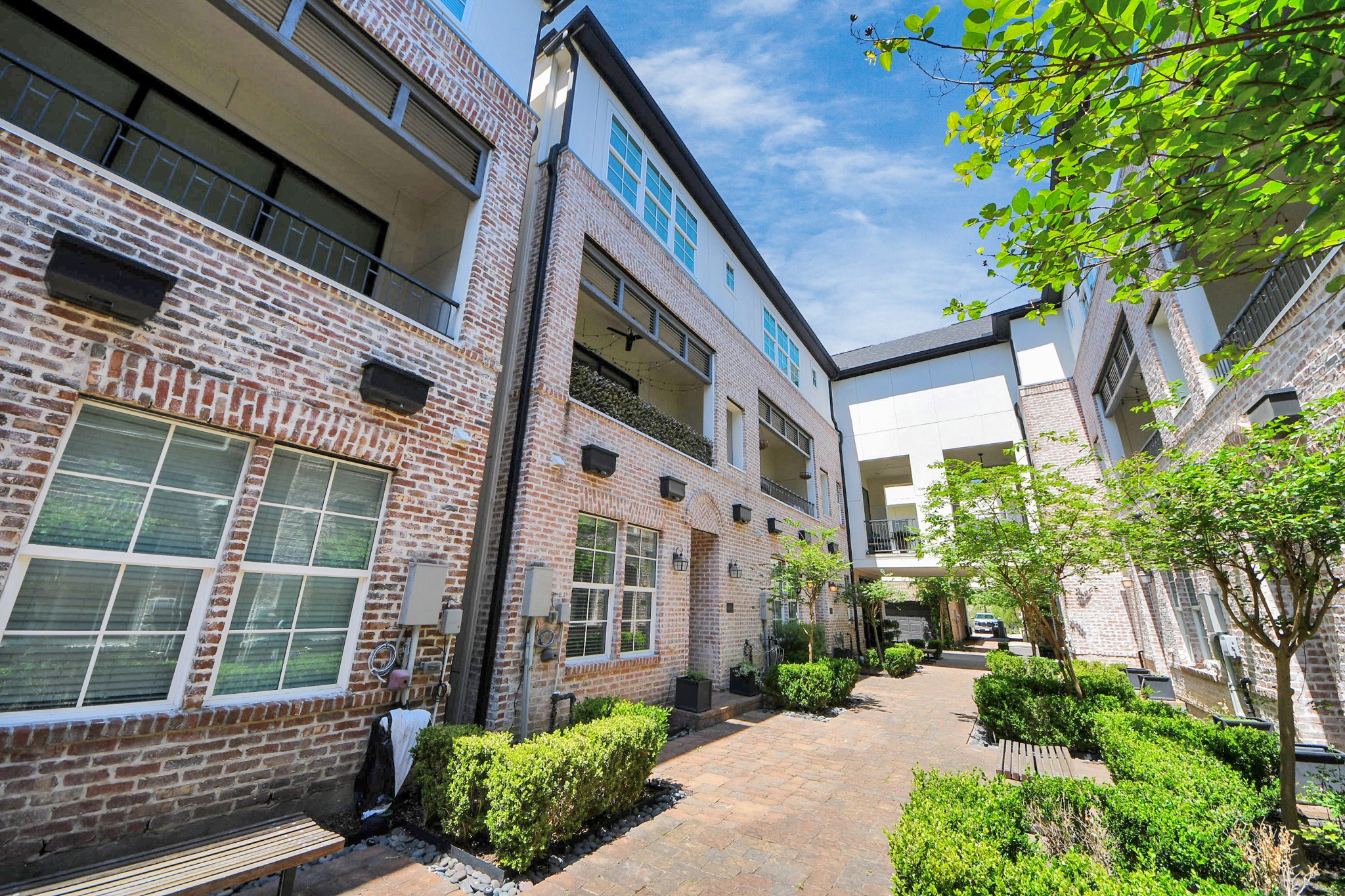 6072 Kansas Street Houston, TX 77007 - Photo 2 of 47