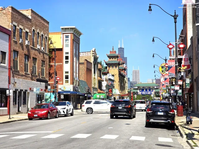 $1,600,000 | 211 West 23rd Street, Chicago, IL 60616