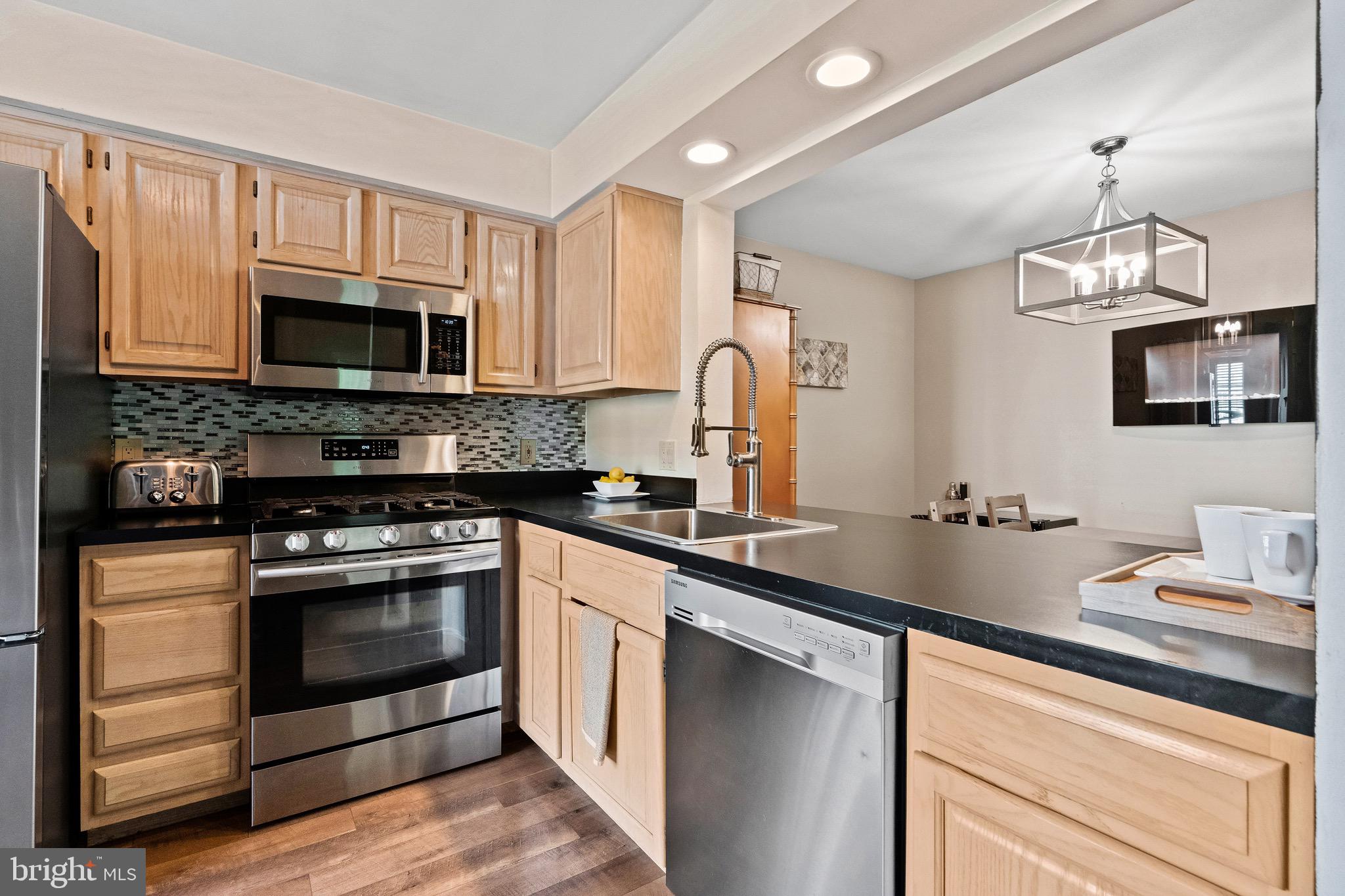 506B Wharton Road Mount Laurel, NJ 08054 - Photo 14 of 26 Microwave/Dishwasher/Disposal