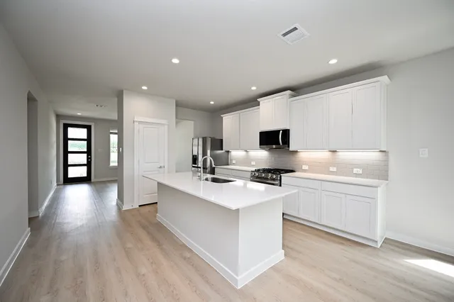 $2,600 | 33019 School Hl Road, Fulshear, TX 77441