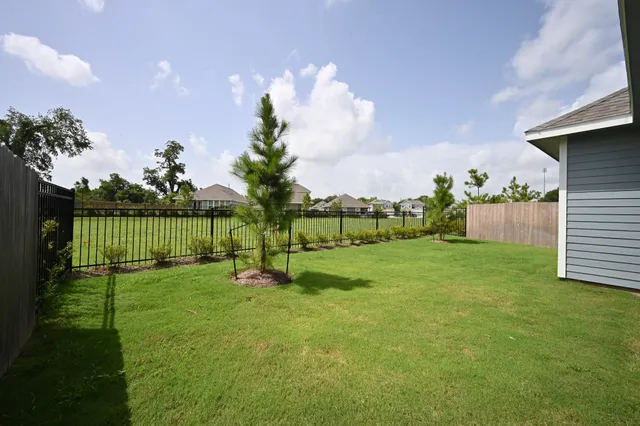 $2,600 | 33019 School Hl Road, Fulshear, TX 77441