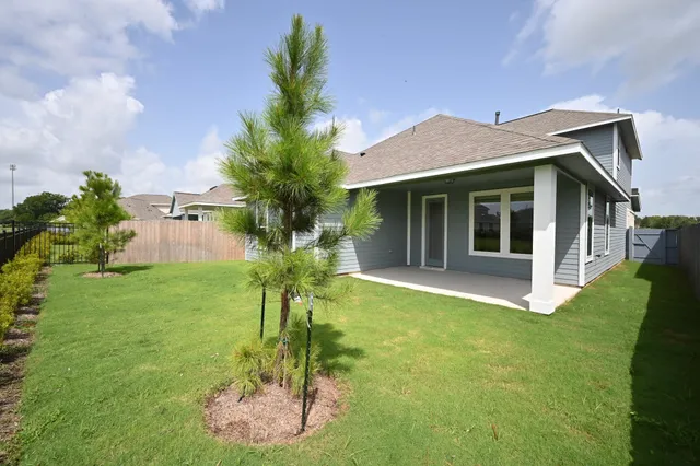 $2,600 | 33019 School Hl Road, Fulshear, TX 77441