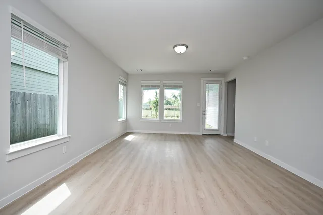 $2,600 | 33019 School Hl Road, Fulshear, TX 77441