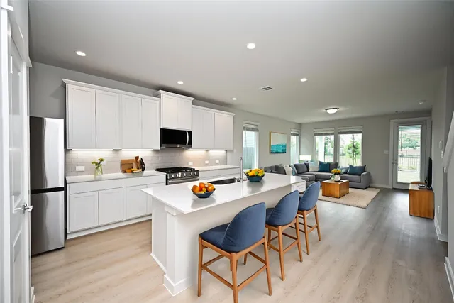 $2,600 | 33019 School Hl Road, Fulshear, TX 77441