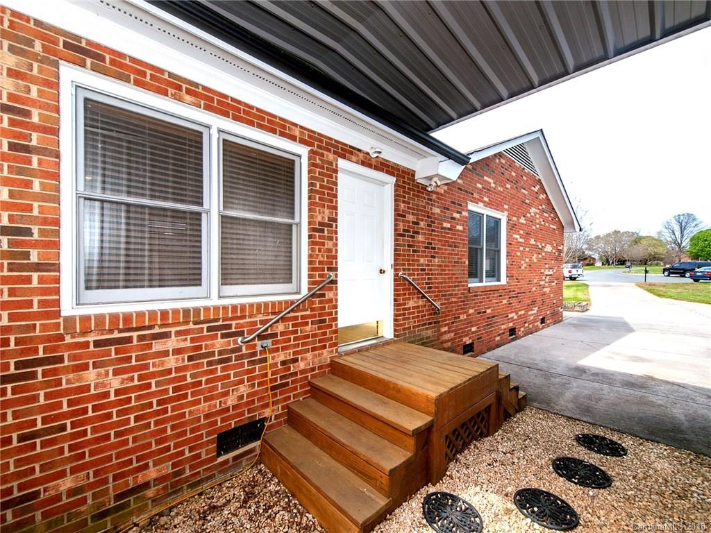 2100 Quail Ridge Road, Unit 10 Monroe, NC 28110 - Photo 22 of 24 a backyard of a house with outdoor seating