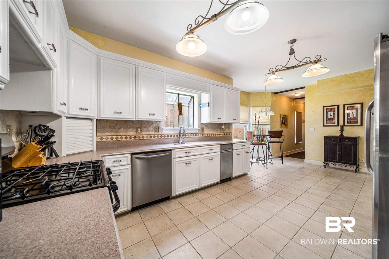 3949 Pembrocke Avenue Mobile, AL 36608 - Photo 9 of 27