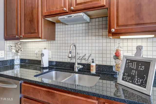 $545,000 | 3 Alta Tree Court, Johnson City, TN 37604