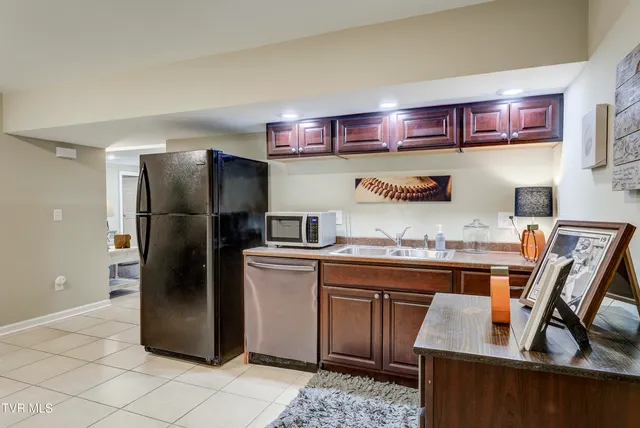 $545,000 | 3 Alta Tree Court, Johnson City, TN 37604