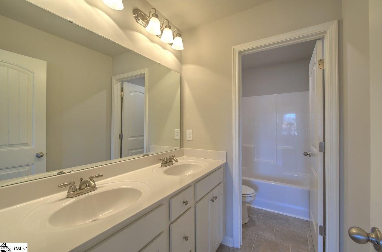 108 Peppermill Trail Inman, SC 29349 - Photo 27 of 36 Secondary bath with separate tub and toilet space.