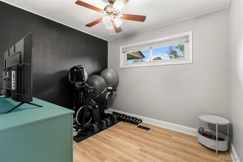28317 New Castle Road Farmington Hills, MI 48331 - Photo 18 of 23