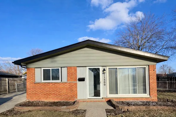 $245,900 | 31800 Briar Lane, St. Clair Shores, MI 48082