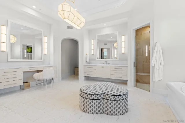 $15,995,000 | 16640 El Camino Real, Rancho Santa Fe, CA 92067