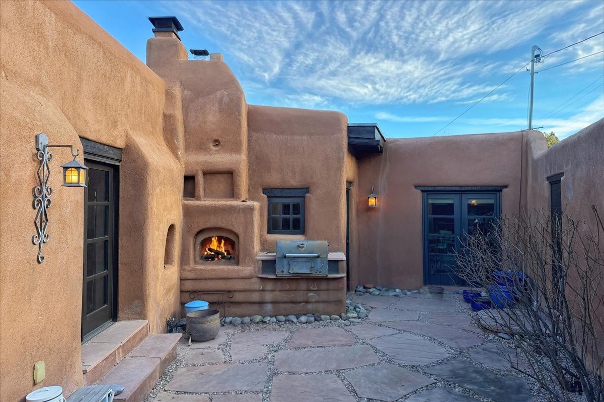 1433 Upper Canyon Road Santa Fe, NM 87501 - Photo 19 of 57 Interior Courtyard