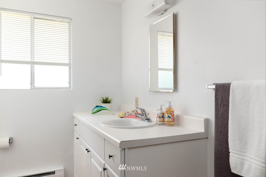 1067 Cathlamet Drive Oak Harbor, WA 98277 - Photo 14 of 21