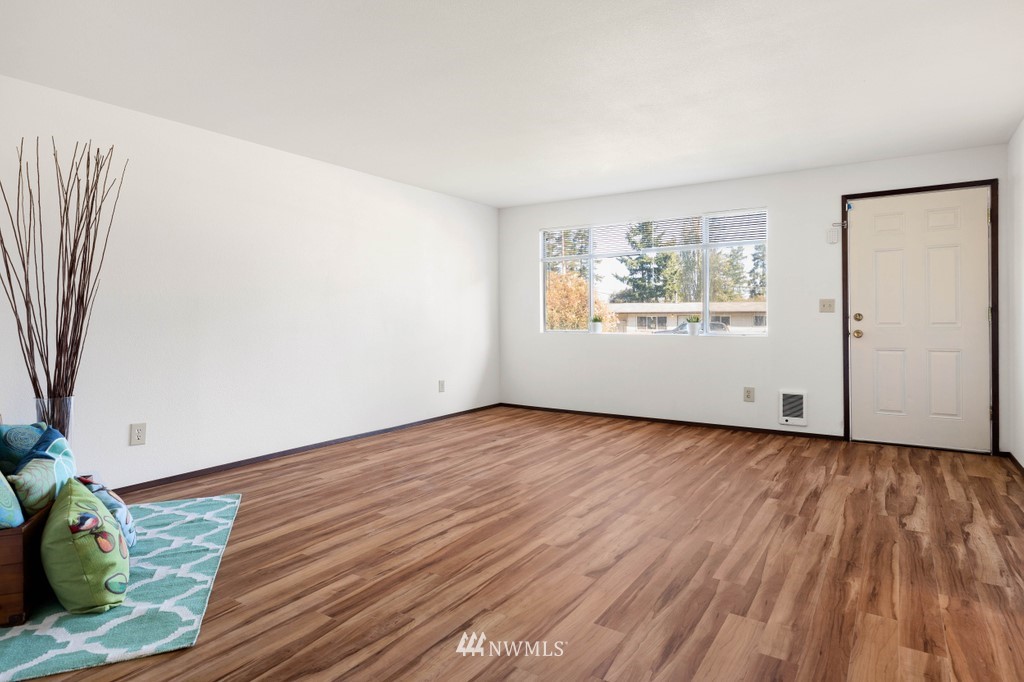 1067 Cathlamet Drive Oak Harbor, WA 98277 - Photo 3 of 21