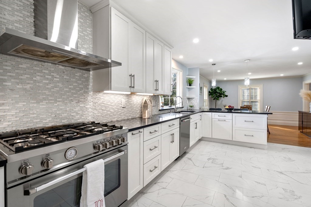 53 Bancroft Road Wellesley, MA 02481 - Photo 7 of 36