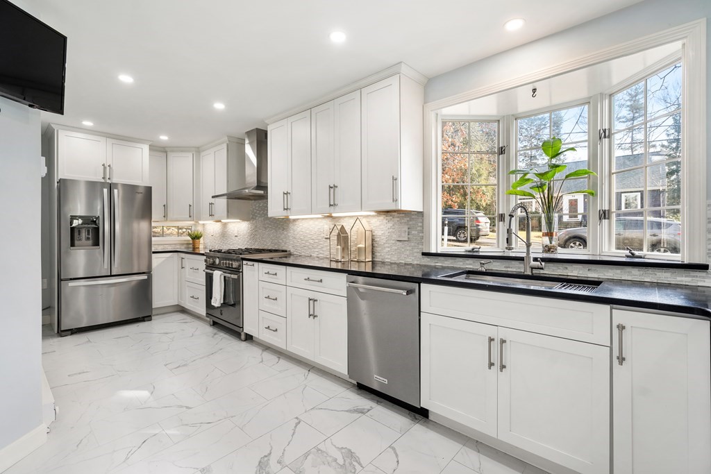 53 Bancroft Road Wellesley, MA 02481 - Photo 8 of 36