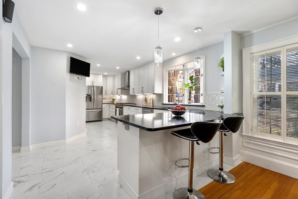 53 Bancroft Road Wellesley, MA 02481 - Photo 9 of 36