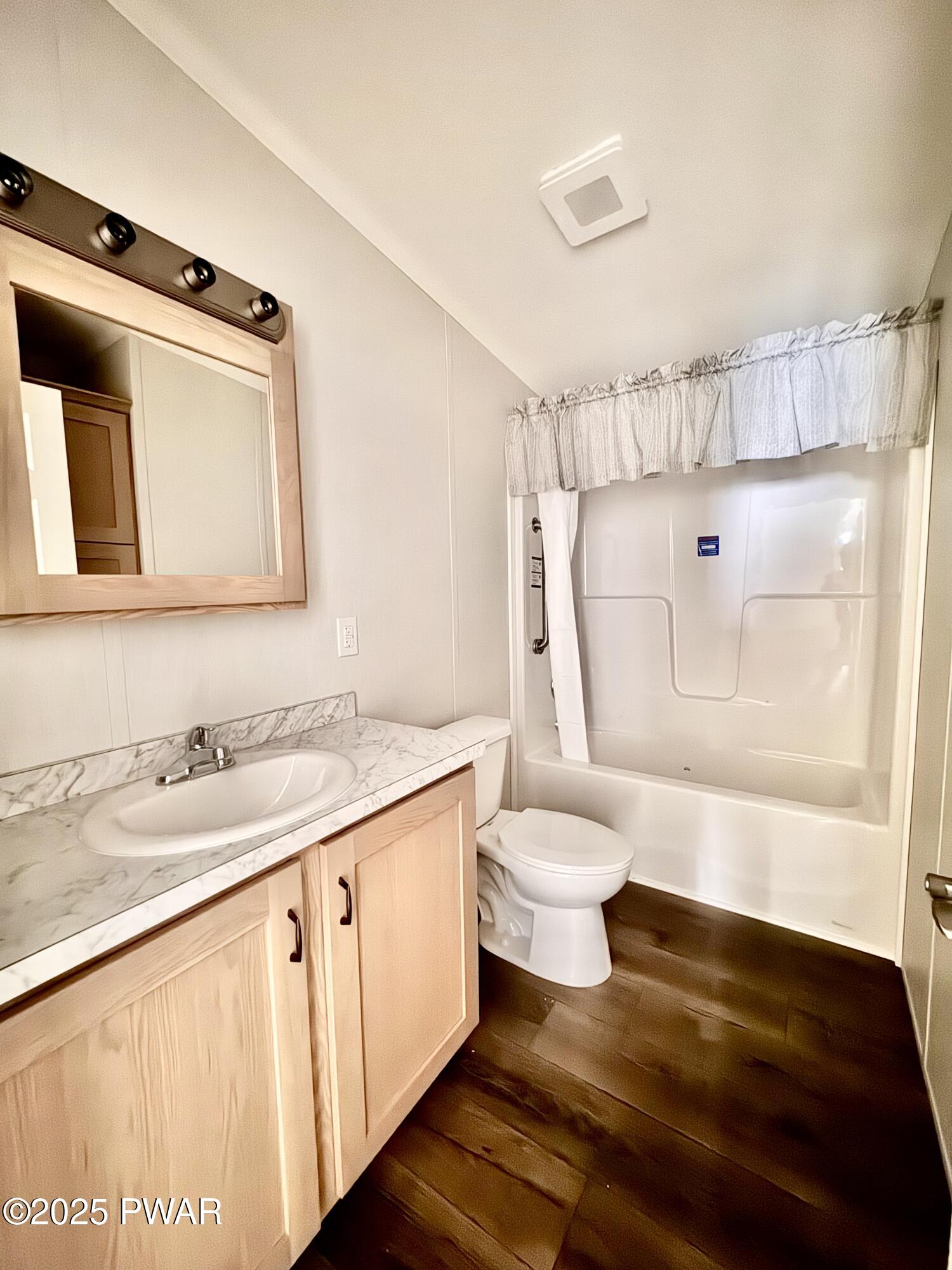 125 Middle Road Greentown, PA 18426 - Photo 36 of 46 Primary bathroom