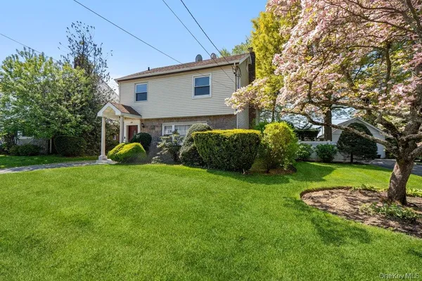 $899,000 | 99 Norwood Avenue, Malverne, NY 11565
