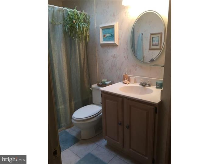 4238 Lawnside Road Philadelphia, PA 19154 - Photo 9 of 9 Bathroom