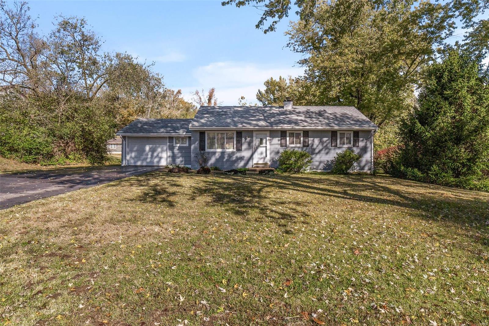607 Nancy Place Ballwin, MO 63021 - Photo 2 of 20