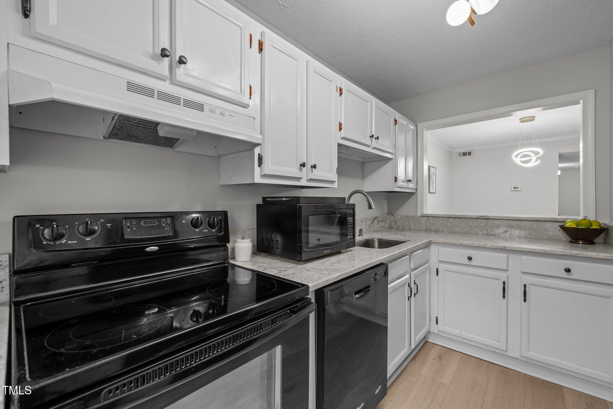 401 Oak Hollow Court Raleigh, NC 27613 - Photo 16 of 40 20-web-or-mls-5Z8A1074