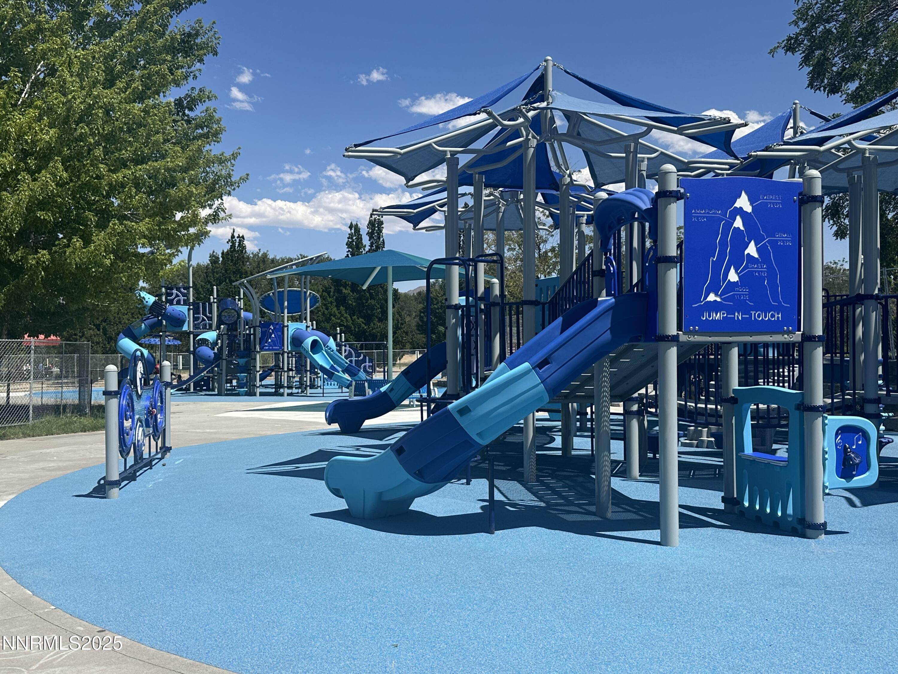863 Nutmeg Place, Unit 12 Reno, NV 89502 - Photo 29 of 31 a view of a chairs and tables