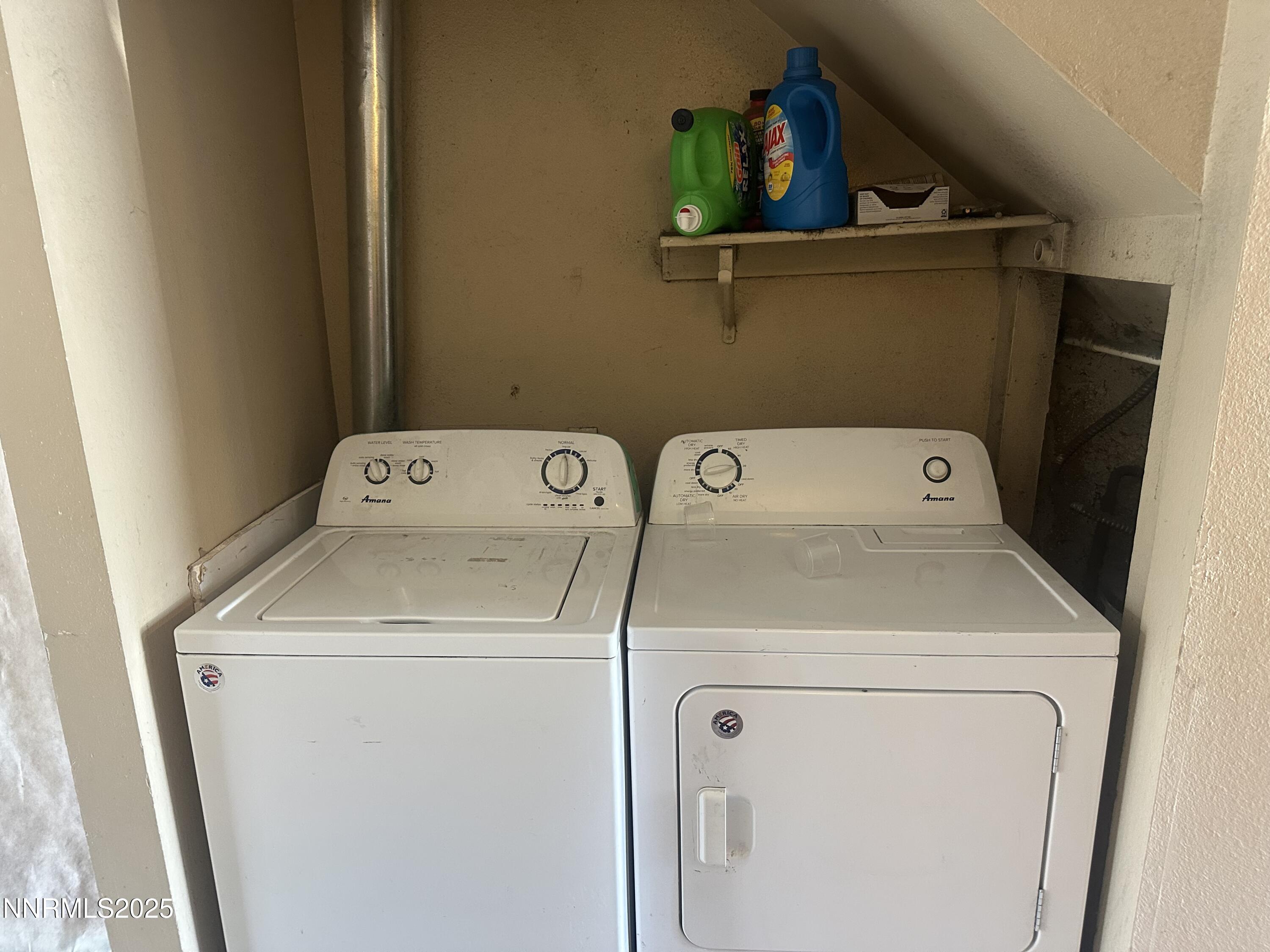 863 Nutmeg Place, Unit 12 Reno, NV 89502 - Photo 7 of 31 a utility room with dryer and washer