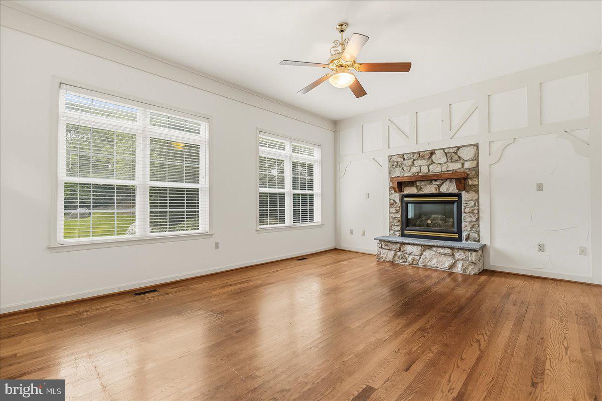 2549-2549 Bear Den Road Frederick, MD 21701 - Photo 21 of 84 Family room