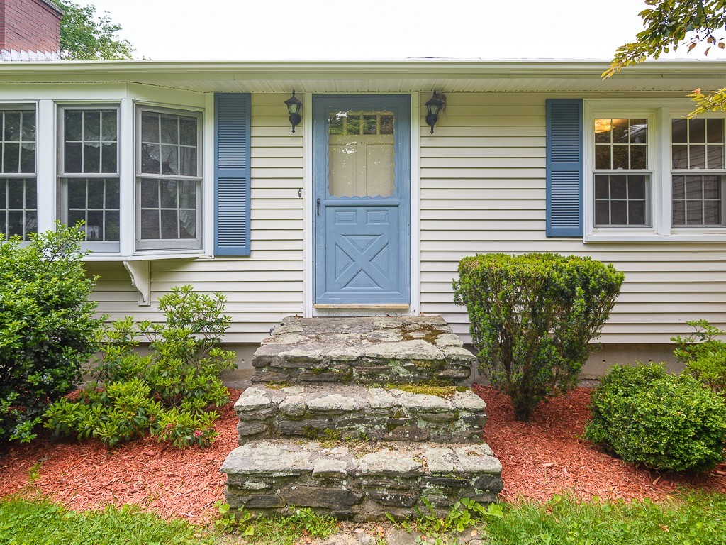 19 8 Lots Road Sutton, MA 01590 - Photo 2 of 30 a front view of a house