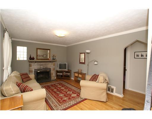808 Wible Run Road Pittsburgh, PA 15209 - Photo 3 of 18 Living Room.