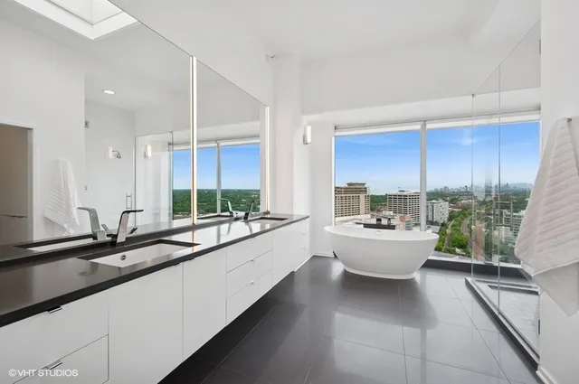 $1,899,995 | 1720 Maple Avenue, Unit 2710, Evanston, IL 60201
