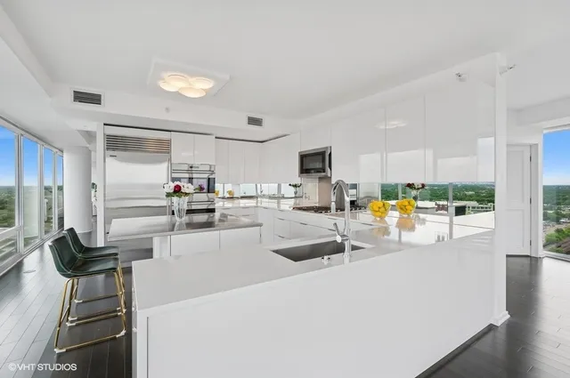 $1,899,995 | 1720 Maple Avenue, Unit 2710, Evanston, IL 60201