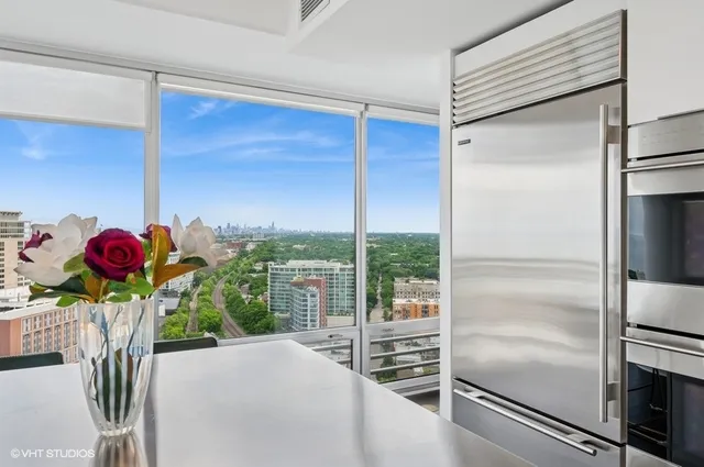 $1,899,995 | 1720 Maple Avenue, Unit 2710, Evanston, IL 60201